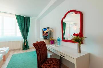 Фото номера Улучшенный номер с кроватью размера «king-size» Гостевой дом SIA Residence г. Отопень 9