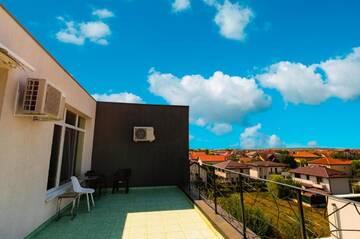 Фото номера Апартаменты с террасой Гостевой дом SIA Residence г. Отопень 3