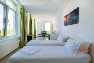 Фото номера Апартаменты с террасой Гостевой дом SIA Residence г. Отопень 4