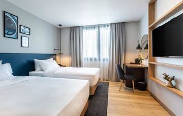 Фото номера Двухместный номер с 2 отдельными кроватями Отель Hilton Garden Inn Bucharest Airport г. Отопень 5