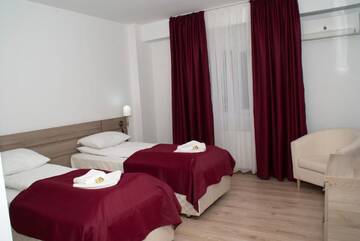 Фото номера Двухместный номер с 2 отдельными кроватями Отель Hotel Otopeni г. Отопень 8