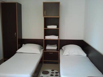 Фото номера Двухместный номер с 2 отдельными кроватями Мотели JR Motel г. Отопень 4