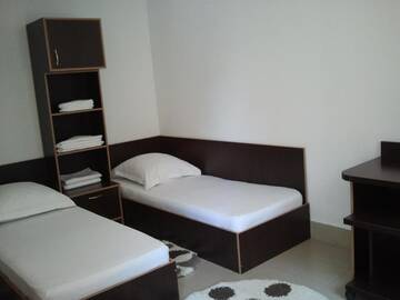 Фото номера Двухместный номер с 2 отдельными кроватями Мотели JR Motel г. Отопень 2