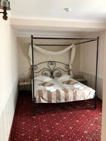 Фото номера Полулюкс Делюкс Отель Hotel Aviator Boutique г. Отопень 3
