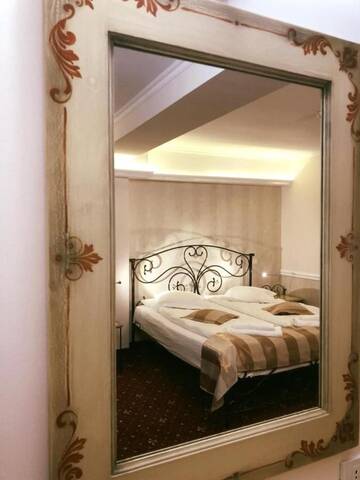 Фото номера Улучшенный трехместный номер Отель Hotel Aviator Boutique г. Отопень 2
