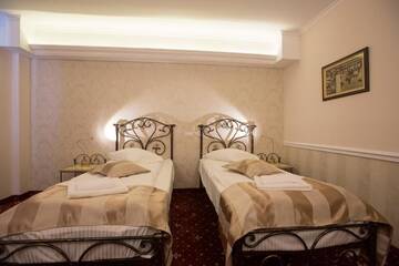 Фото номера Двухместный номер Делюкс с 2 отдельными кроватями Отель Hotel Aviator Boutique г. Отопень 2