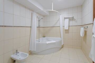Фото номера Представительский номер Отель RIN Airport Hotel г. Отопень 17