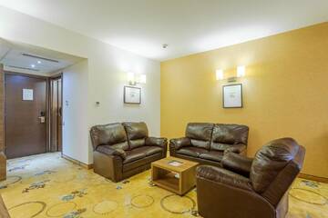 Фото номера Люкс Отель RIN Airport Hotel г. Отопень 9