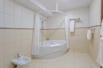 Фото номера Представительский номер Отель RIN Airport Hotel г. Отопень 9