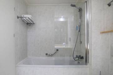 Фото номера Номер Easy Отель Vienna House Easy Airport Bucharest г. Отопень 11