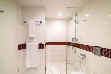 Фото номера Номер Easy Plus Отель Vienna House Easy Airport Bucharest г. Отопень 3